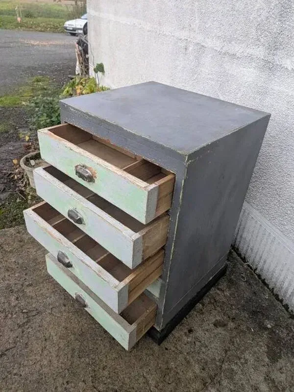 Illustration numéro 4 du produit Meuble de métier, commode