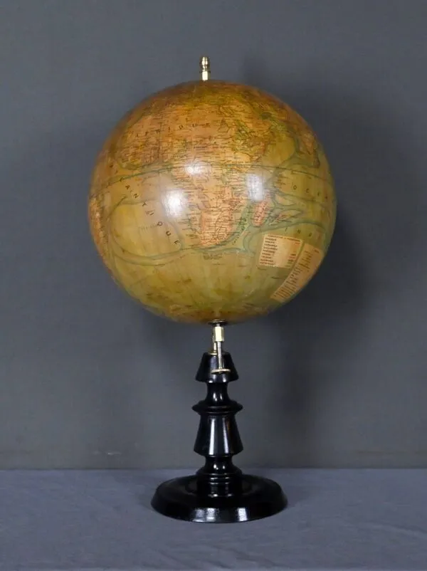 Illustration numéro 4 du produit Globe terrestre signé J.Forest – Fin XIXe