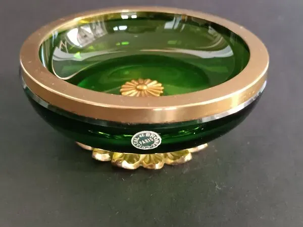 Illustration numéro 4 du produit Coupelle en cristal vert et laiton doré par Cristal & Bronze Paris