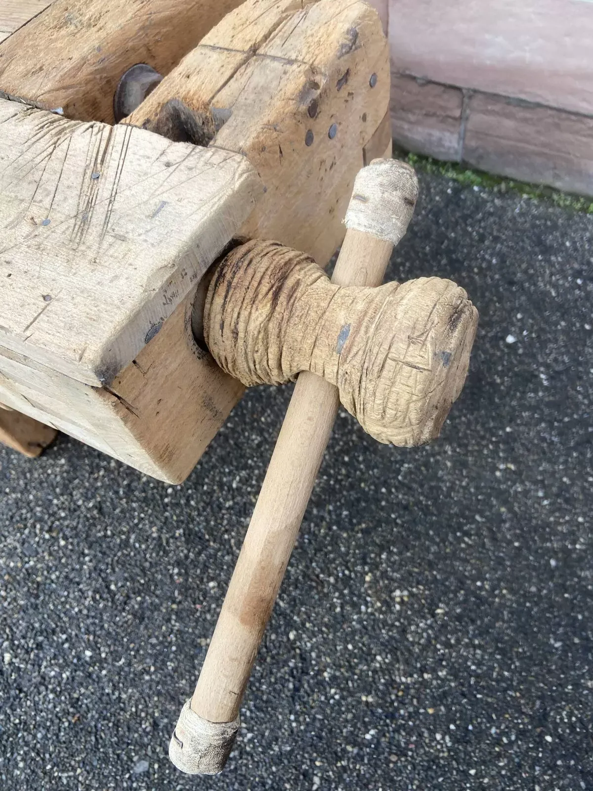 Illustration numéro 4 du produit Table industrielle établi menuisier en bois naturel brut vintage bohême