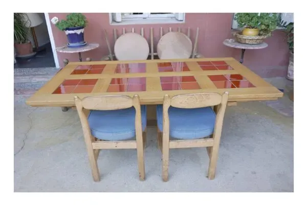 Illustration numéro 4 du produit Table de salle à manger par Guillerme et Chambron Édition ''Votre Maison