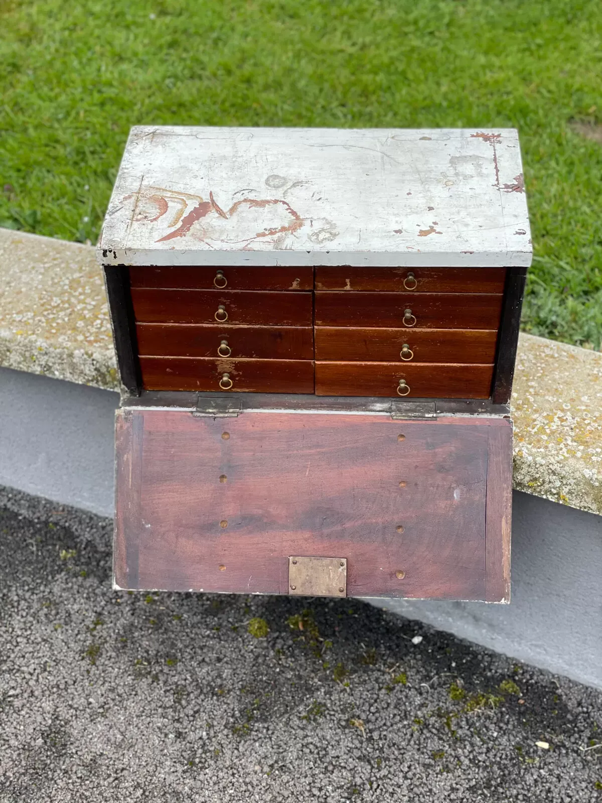 Illustration numéro 4 du produit Meuble d’atelier de métier à 8 tiroirs bijoutier