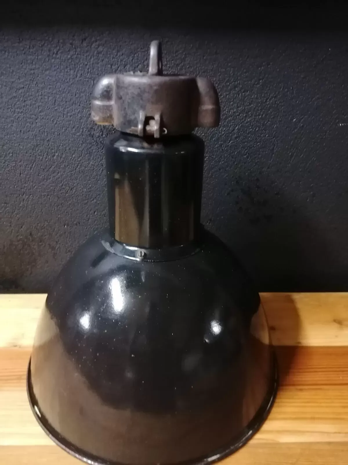 Illustration numéro 4 du produit Suspension vintage, métal émaillé, années 60