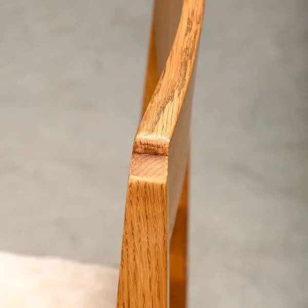 Illustration numéro 4 du produit Chaises de salle à manger Art Déco néerlandaises de l'École d'Amsterdam en chêne et tissu clair.