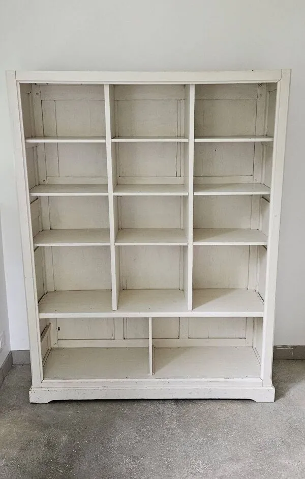 Illustration numéro 4 du produit Meuble de métier à casiers, bibliothèque en bois massif