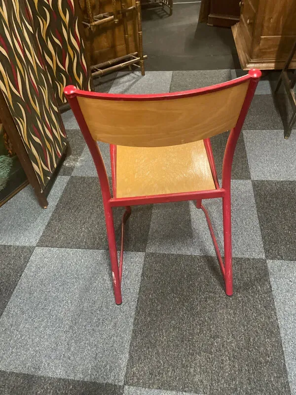 Illustration numéro 4 du produit Chaise d’école