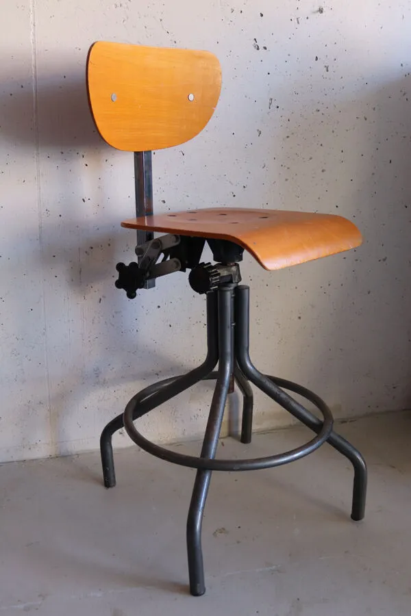 Illustration numéro 4 du produit Chaise d’atelier architecte industrielle réglable – années 60