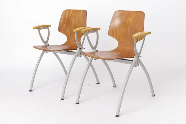 Illustration numéro 4 du produit Ensemble de 4 chaises empilables vintage Pagholz, chaises de salle à manger industrielles, allemandes.
