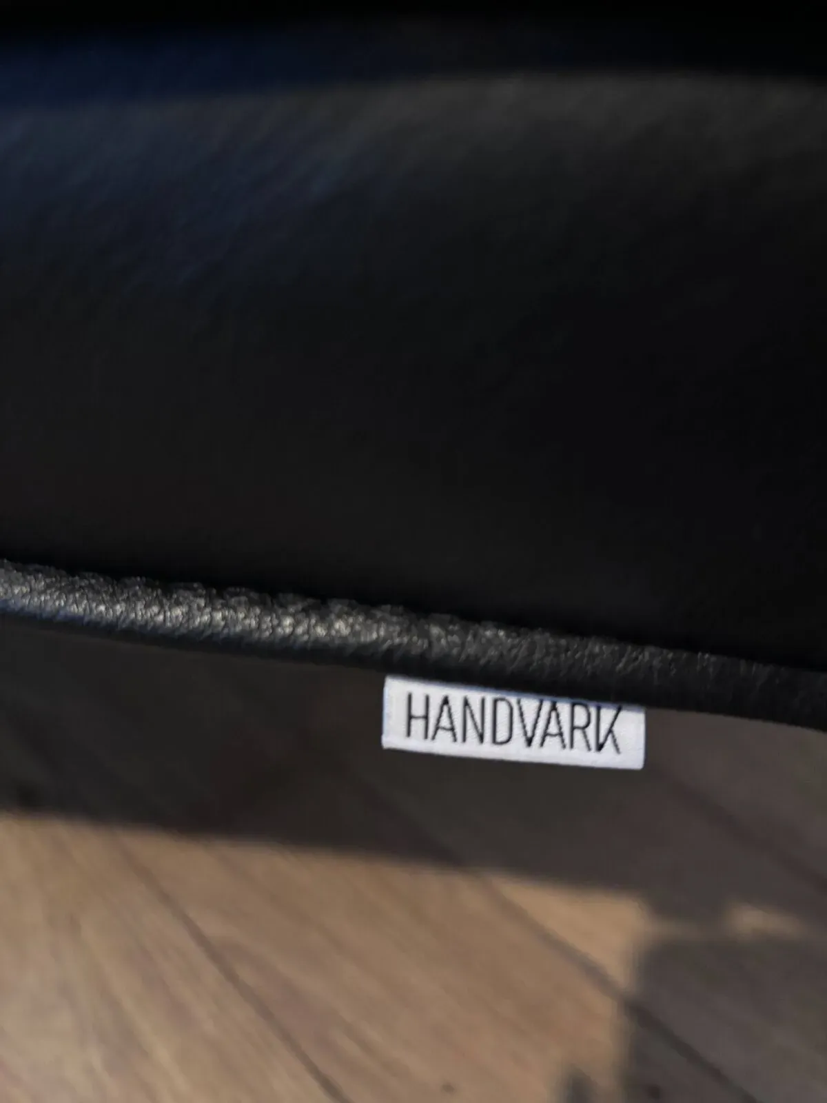 Illustration numéro 4 du produit Banquette en cuir noir