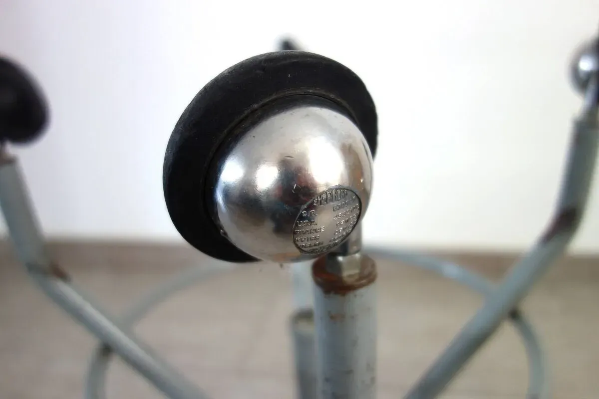 Illustration numéro 4 du produit Tabouret industriel d'atelier BAO vintage