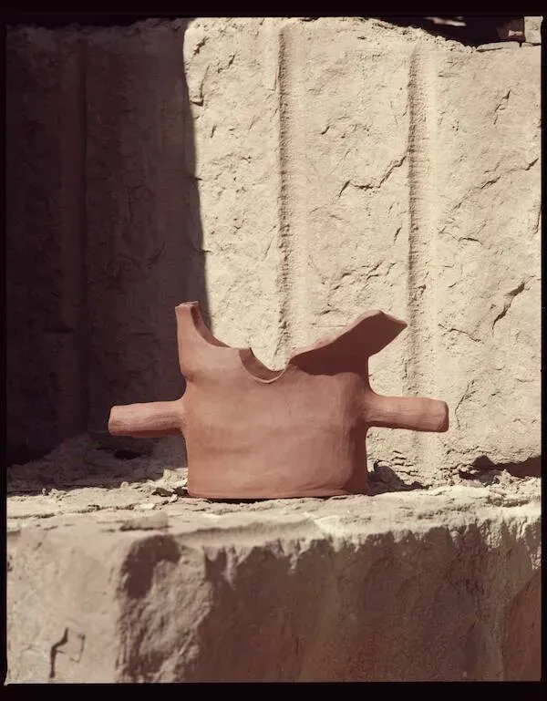 Illustration numéro 4 du produit INSTINCT Meta - vase en grès  - by Léa Munsch