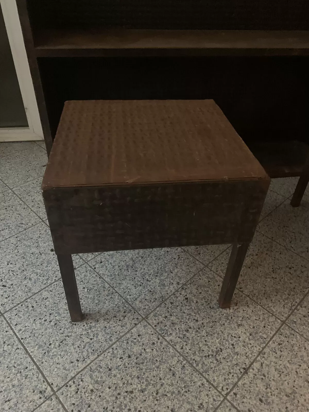 Illustration numéro 4 du produit Paire de bouts de canapé métal industriel vintage