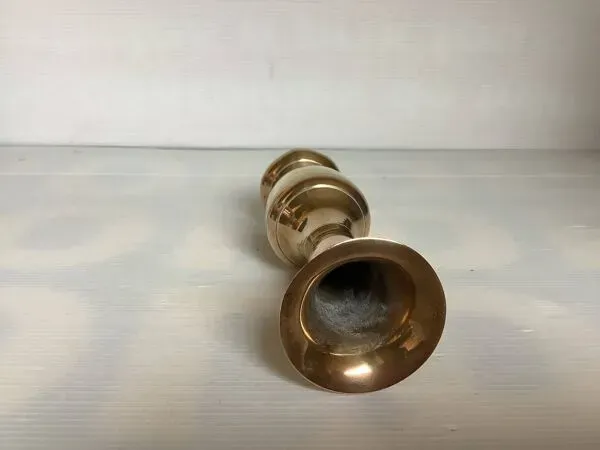 Illustration numéro 4 du produit Petit vase en laiton