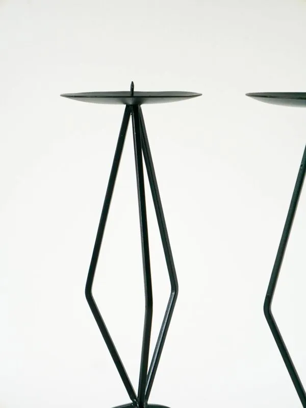 Illustration numéro 4 du produit Paire de chandeliers sculpturaux en fer forgé, Brutalistes, 1970