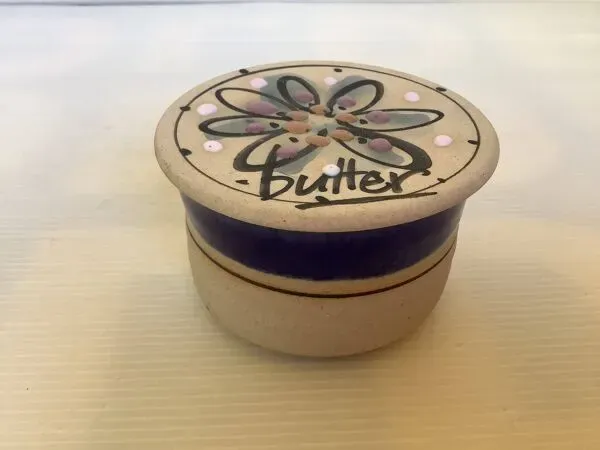 Illustration numéro 4 du produit Petit beurrier à eau