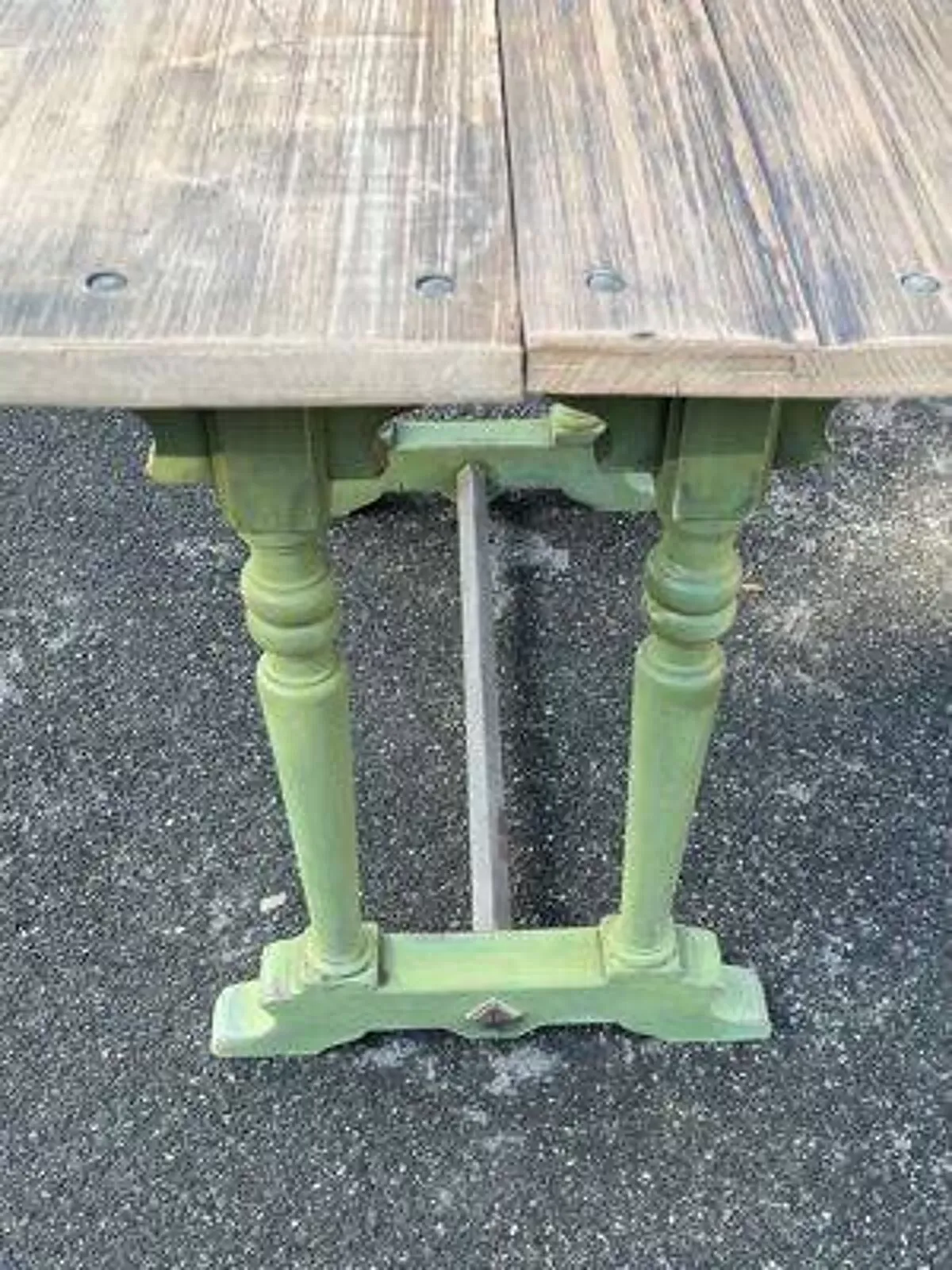 Illustration numéro 4 du produit Table ancienne pieds verts patinés