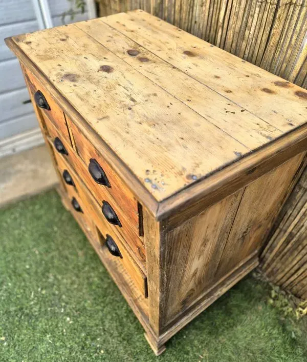 Illustration numéro 4 du produit Commode Léa entièrement relookée