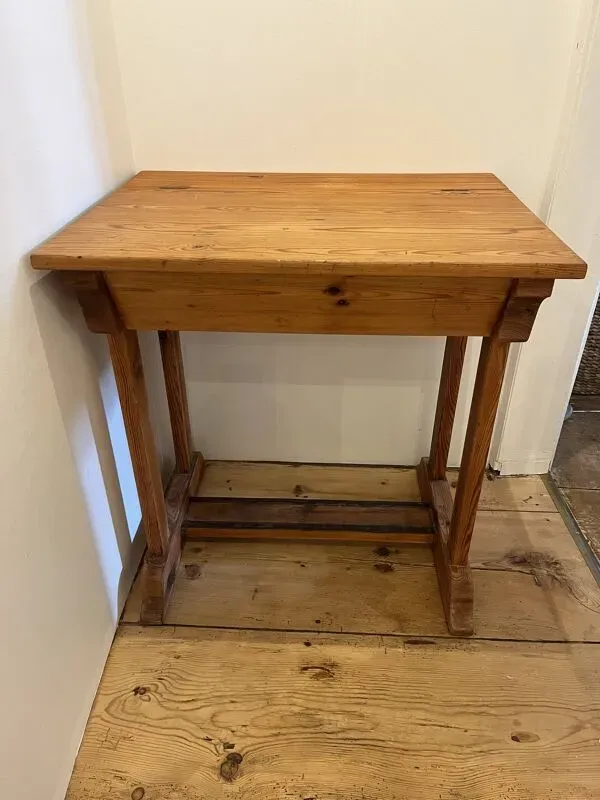 Illustration numéro 4 du produit Bureau écolier scandinave