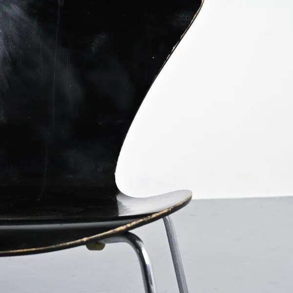Illustration numéro 4 du produit Série de 6 chaises 3107 par Arne Jacobsen, Fritz Hansen, circa 1970.