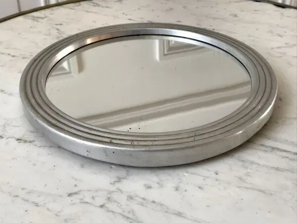 Illustration numéro 4 du produit Plateau miroir rond argenté années 50
