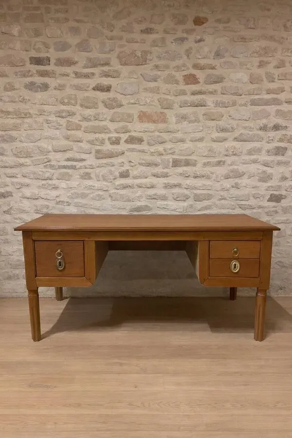 Illustration numéro 4 du produit Table basse en bois massif avec tiroirs