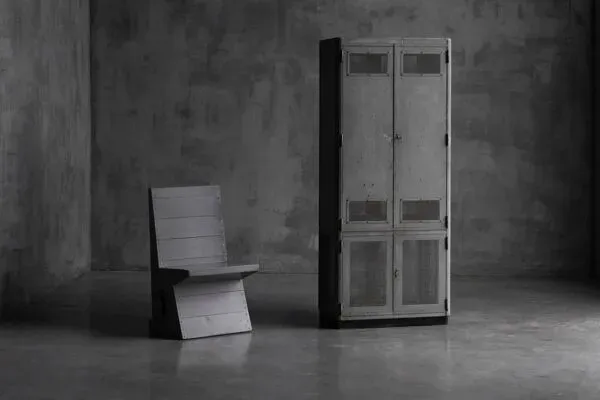 Illustration numéro 4 du produit Armoire en acier industriel, France, années 1960