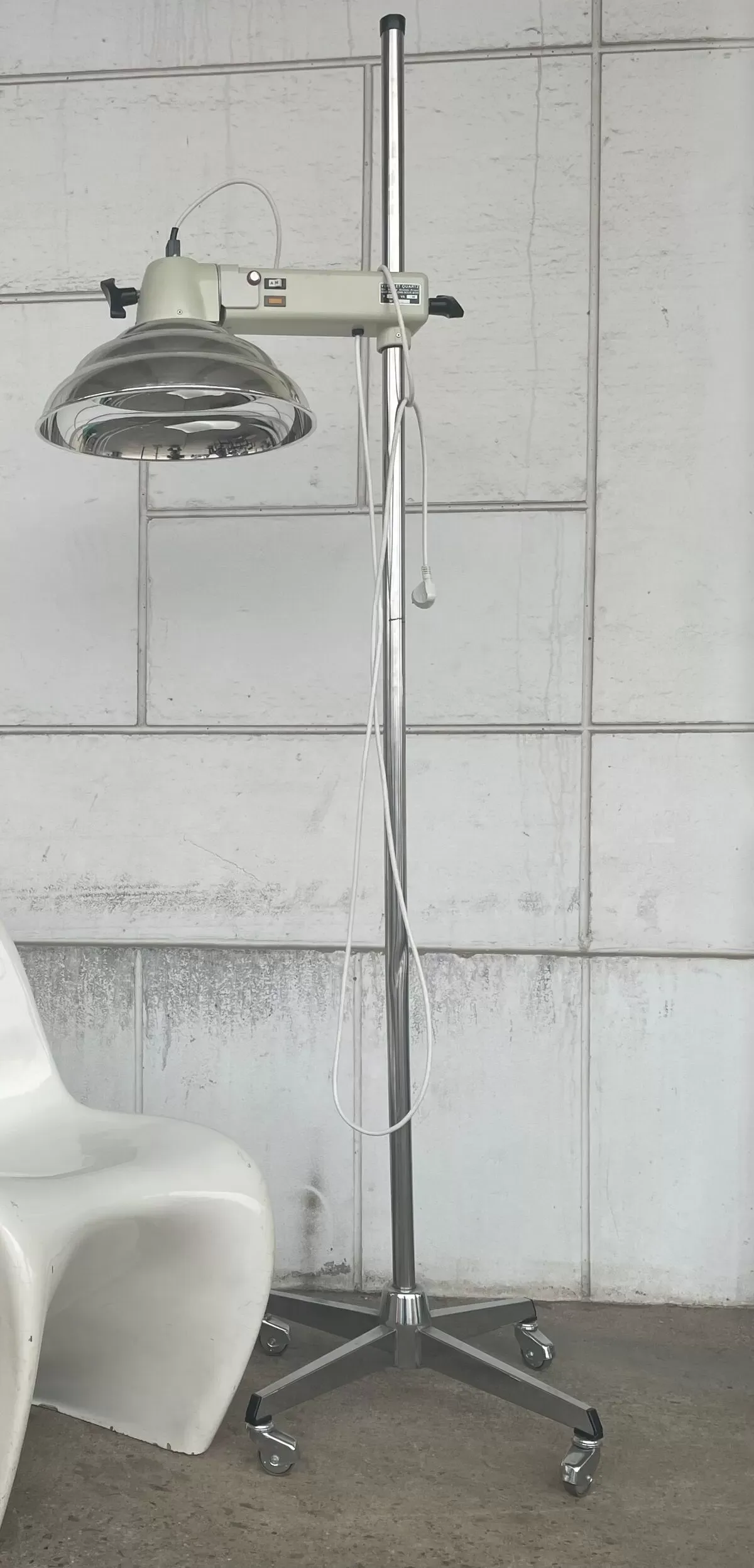 Illustration numéro 4 du produit Lampadaire infrarouge industriel