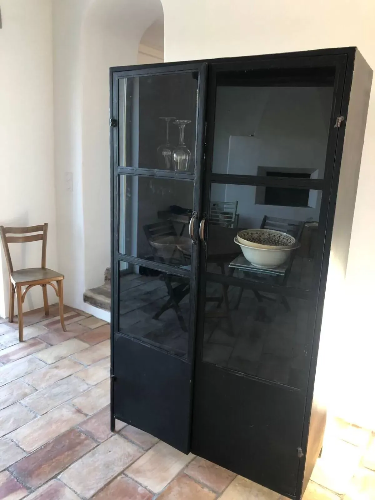 Illustration numéro 4 du produit Vaisselier