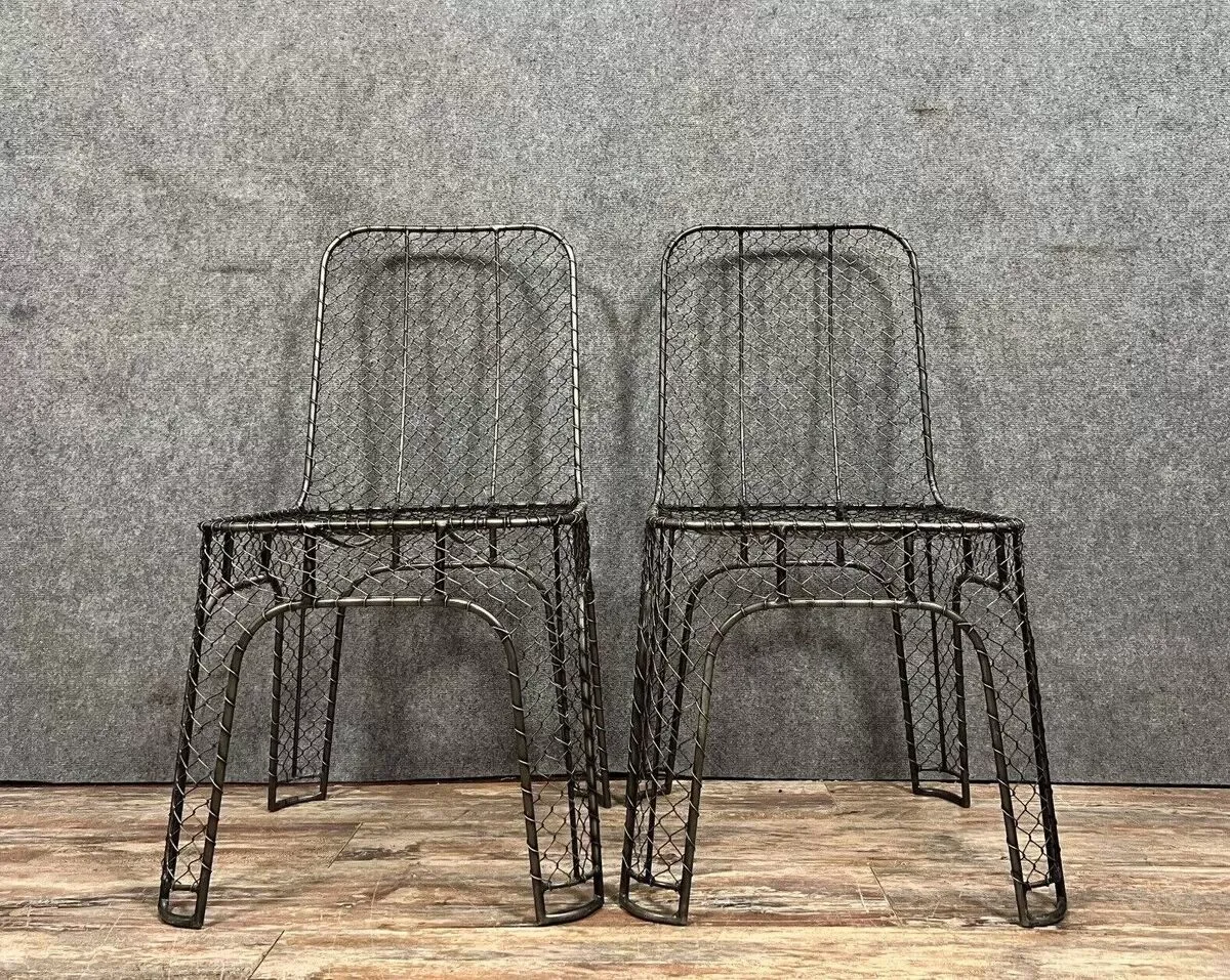 Illustration numéro 4 du produit Paire de chaises design industriel en fer tressé vers 1980