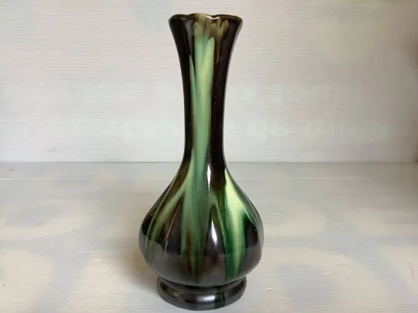 Illustration numéro 4 du produit Vase soliflore flammé noir irisé Thulin Belgium