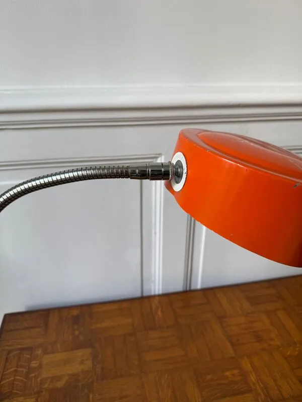 Illustration numéro 4 du produit Lampe d’atelier orange à étau – années 70