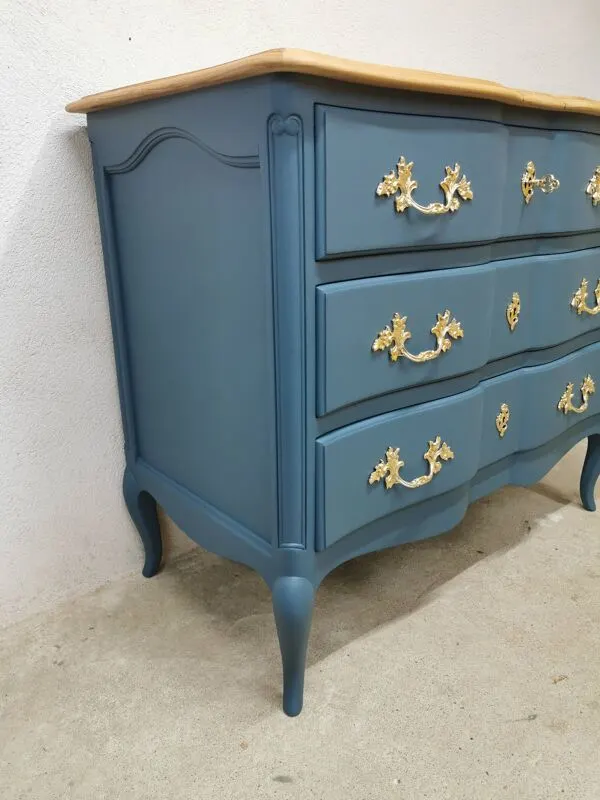 Illustration numéro 4 du produit Commode vintage en merisier relookée