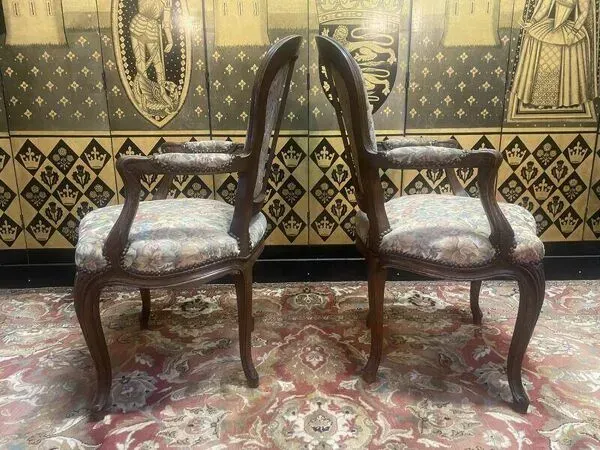 Illustration numéro 4 du produit Paire de fauteuils de style Louis XV en chêne