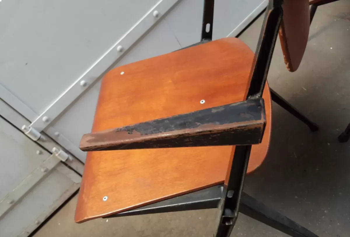 Illustration numéro 4 du produit Set of 4haises pyramid by wim rietveld for cirkel ahrend, 1964