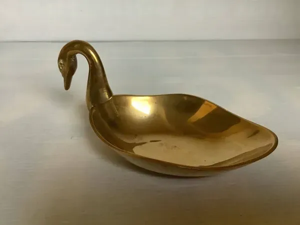 Illustration numéro 4 du produit Vide poche baguier cygne zoomorphe en laiton