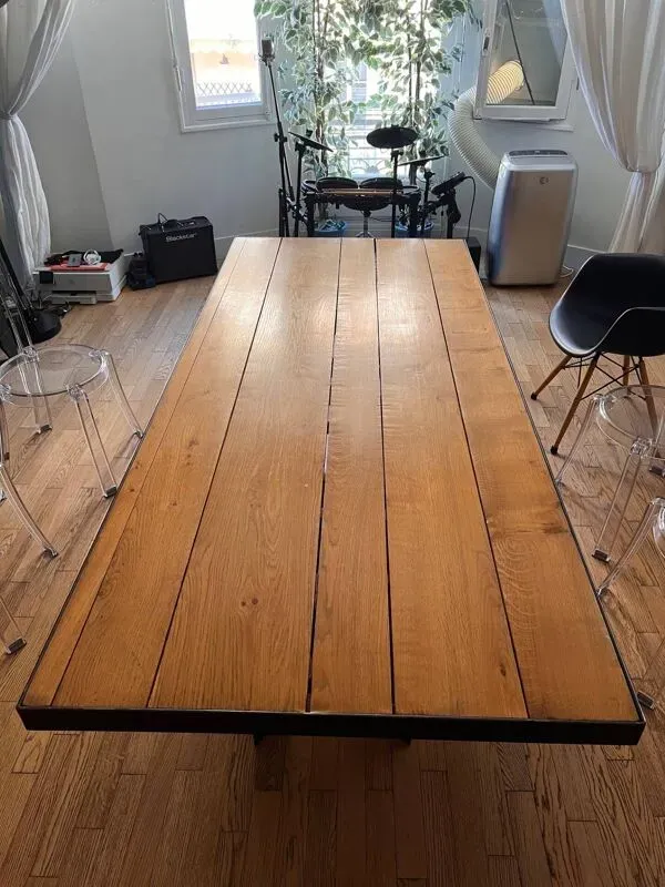 Illustration numéro 4 du produit Table en chêne piétement poutrelle Eiffel