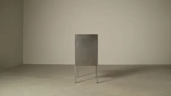 Illustration numéro 4 du produit Ensemble de six chaises de salle à manger en acier inoxydable postmodernistes datant d'environ 1980-1990.