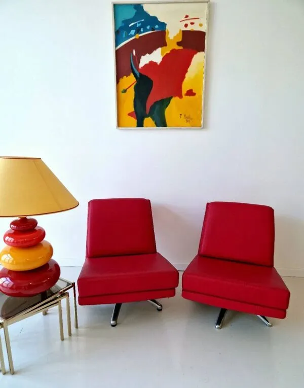 Illustration numéro 4 du produit Paire de fauteuils pivotants Cofemo de l'ère spatiale, design d'intérieur italien