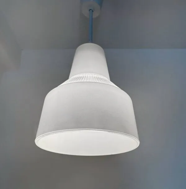 Illustration numéro 4 du produit Lustre verre Holophane années 70