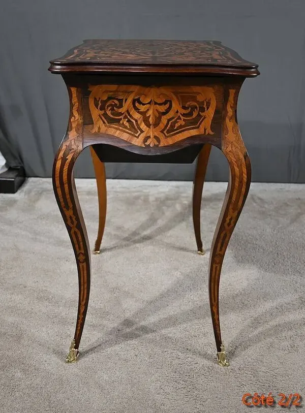 Illustration numéro 4 du produit Travailleuse en Bois de Rose et Palissandre, style Louis XV, époque Napoléon