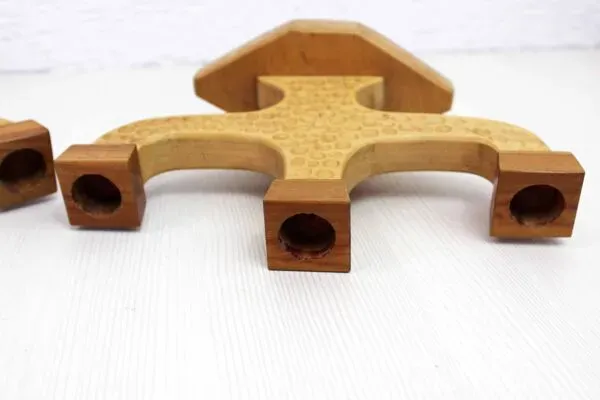 Illustration numéro 4 du produit Paire de bougeoirs anthroposophiques en bois