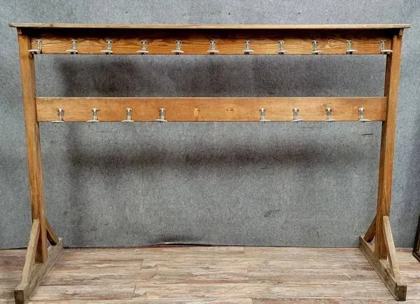 Illustration numéro 4 du produit Porte manteaux d'ecole époque Art Déco vers 1940