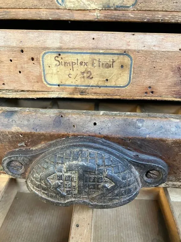 Illustration numéro 4 du produit Meuble de métier , imprimeur ,imprimerie