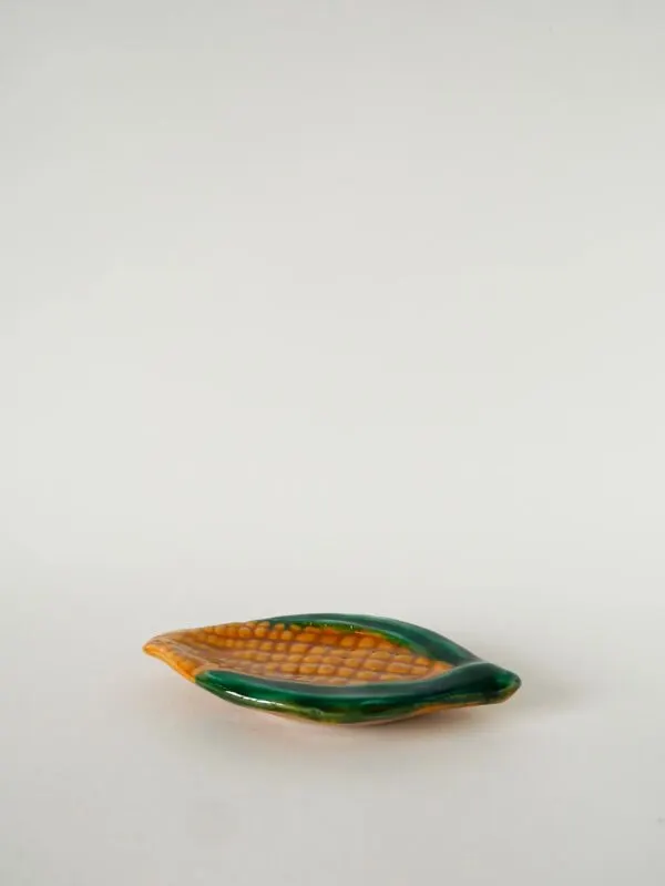 Illustration numéro 4 du produit Vide-poche en barbotine, modèle Maïs, jaune et vert, signé Vallauris, 1970