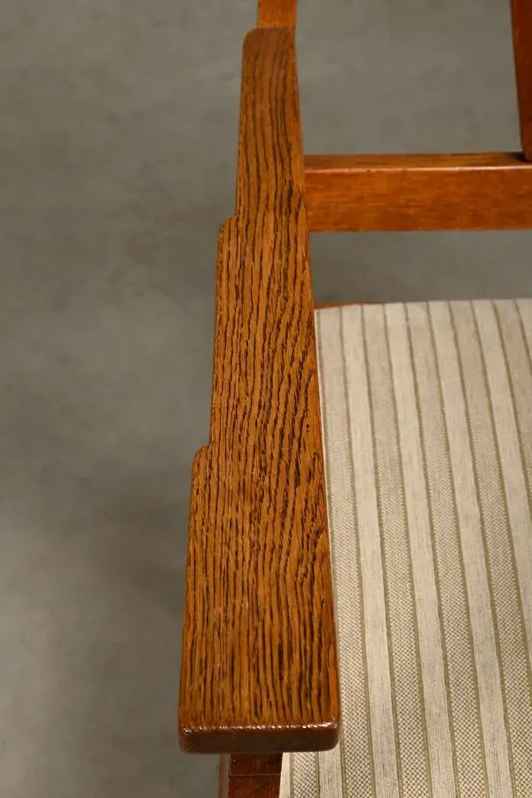 Illustration numéro 4 du produit Chaises Art Déco de l'École d'Amsterdam en chêne massif et tissu rayé