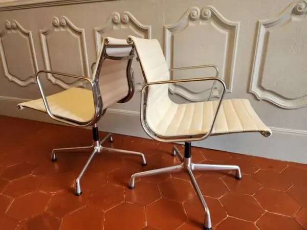 Illustration numéro 4 du produit Fauteuil EA 108 Eames édité par Vitra