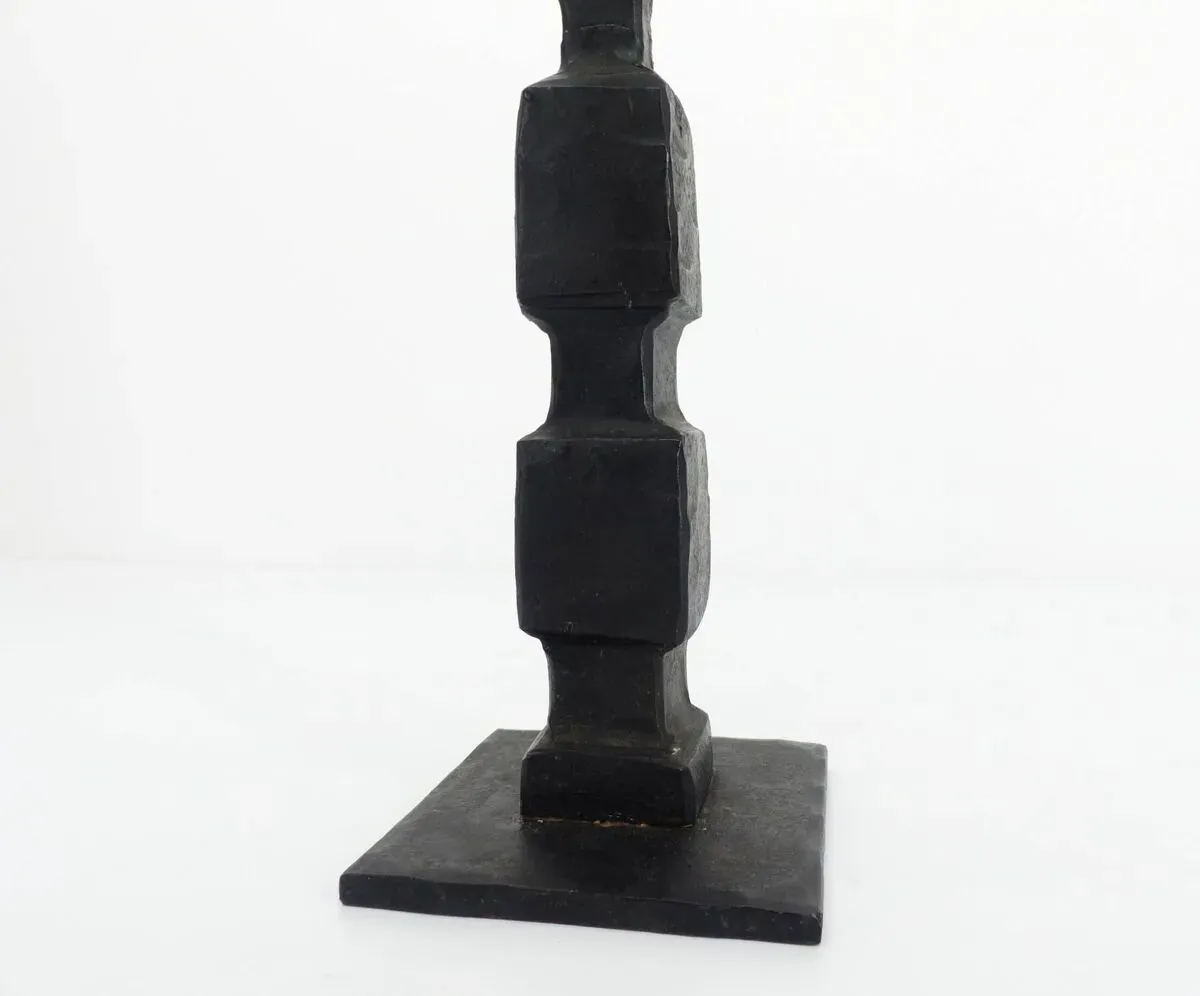 Illustration numéro 4 du produit Grand chandelier pique cierge brutaliste en fer forgé noir 1950-1960