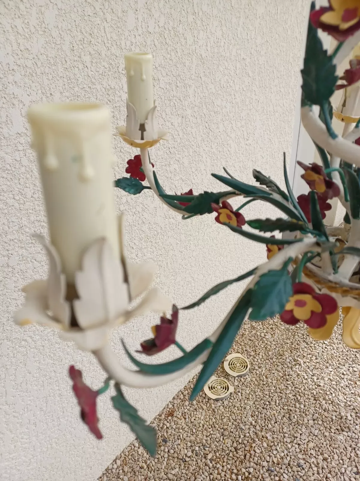 Illustration numéro 4 du produit Lustre floral vintage en tôle peinte