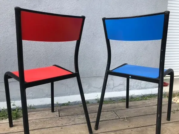 Illustration numéro 4 du produit Série de 6 chaises d'école couleur