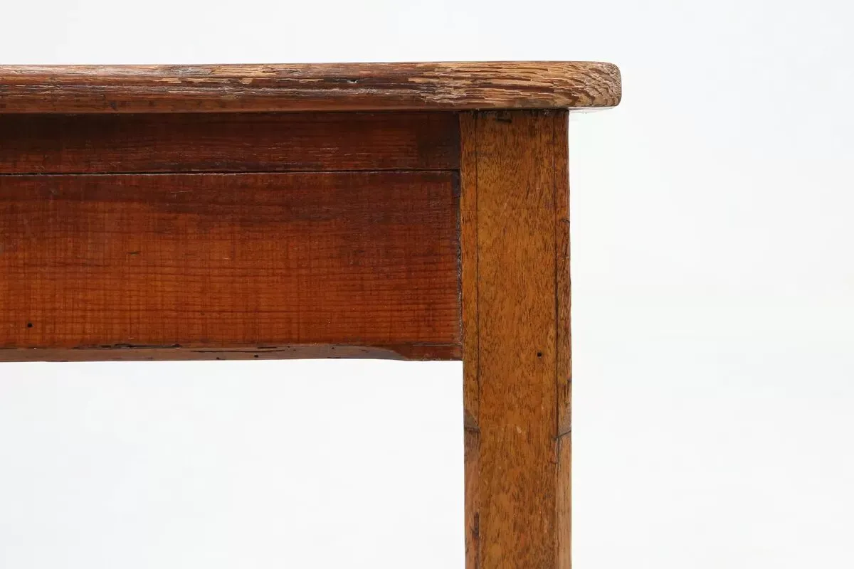 Illustration numéro 4 du produit Tabouret carré vintage en bois avec poignée, Belgique ca. 1920